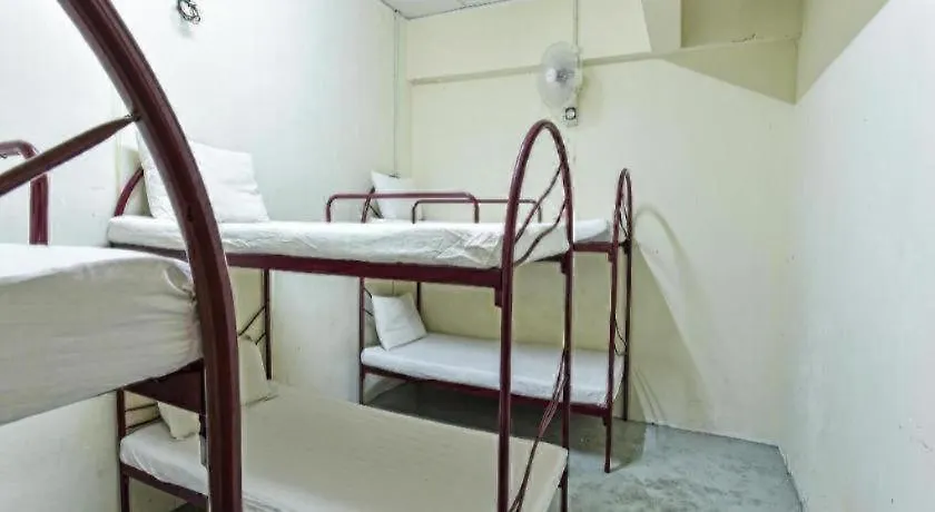 Spot On 90795 Hungrybedz Youth Hostel Malacca Hotel