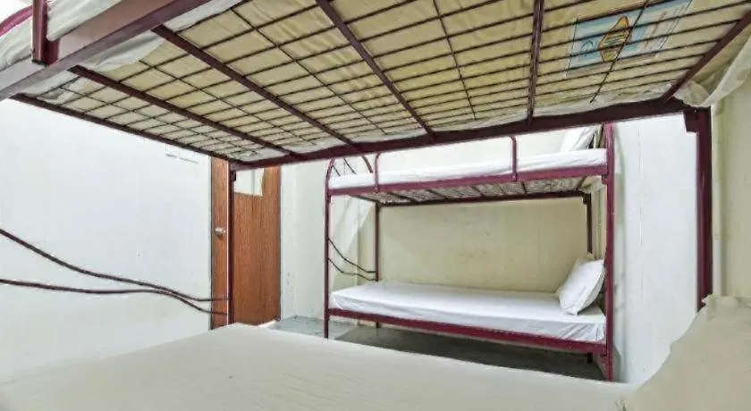 Spot On 90795 Hungrybedz Youth Hostel Malacca Hotel