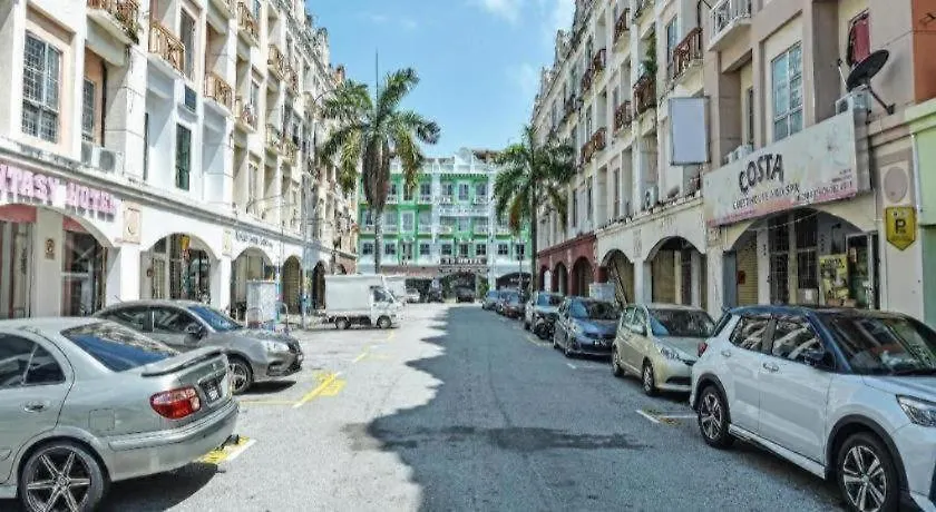 Spot On 90795 Hungrybedz Youth Hostel Malacca