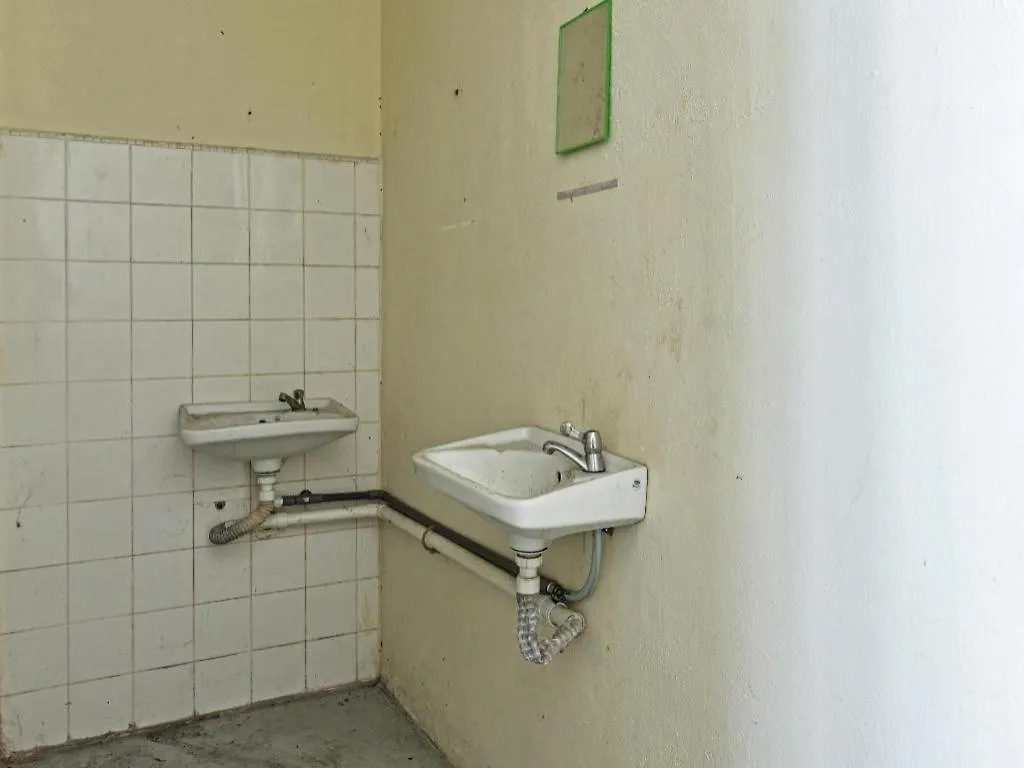 Hotel Spot On 90795 Hungrybedz Youth Hostel Malacca