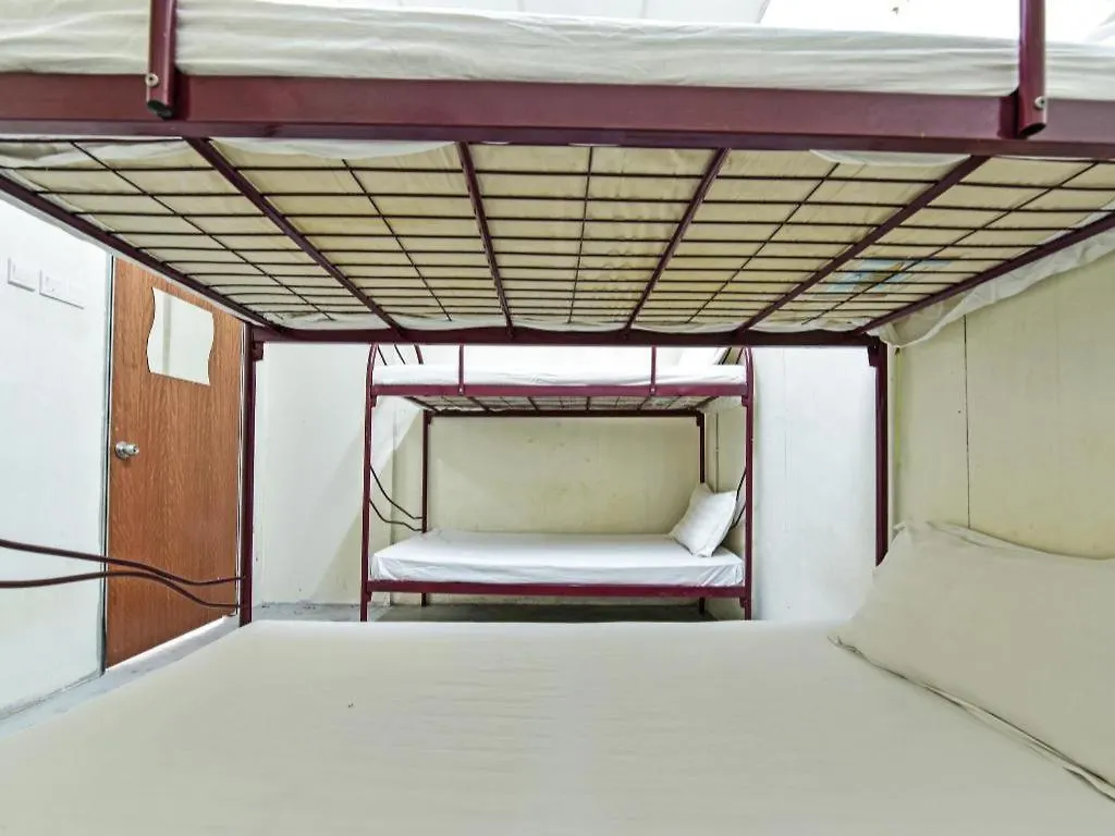 Spot On 90795 Hungrybedz Youth Hostel Malacca Hotel